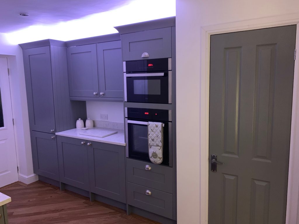 Dust Grey Shaker & White Marble Dust Grey Shaker & White Marble