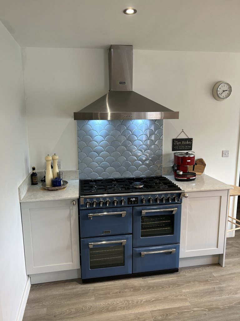 Off White Shaker & Light Grey Granite Off White Shaker & Light Grey Granite